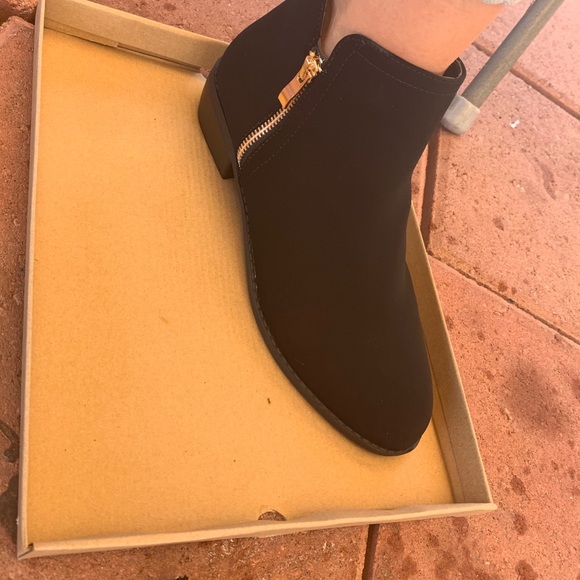 boots - Picture 1 of 4